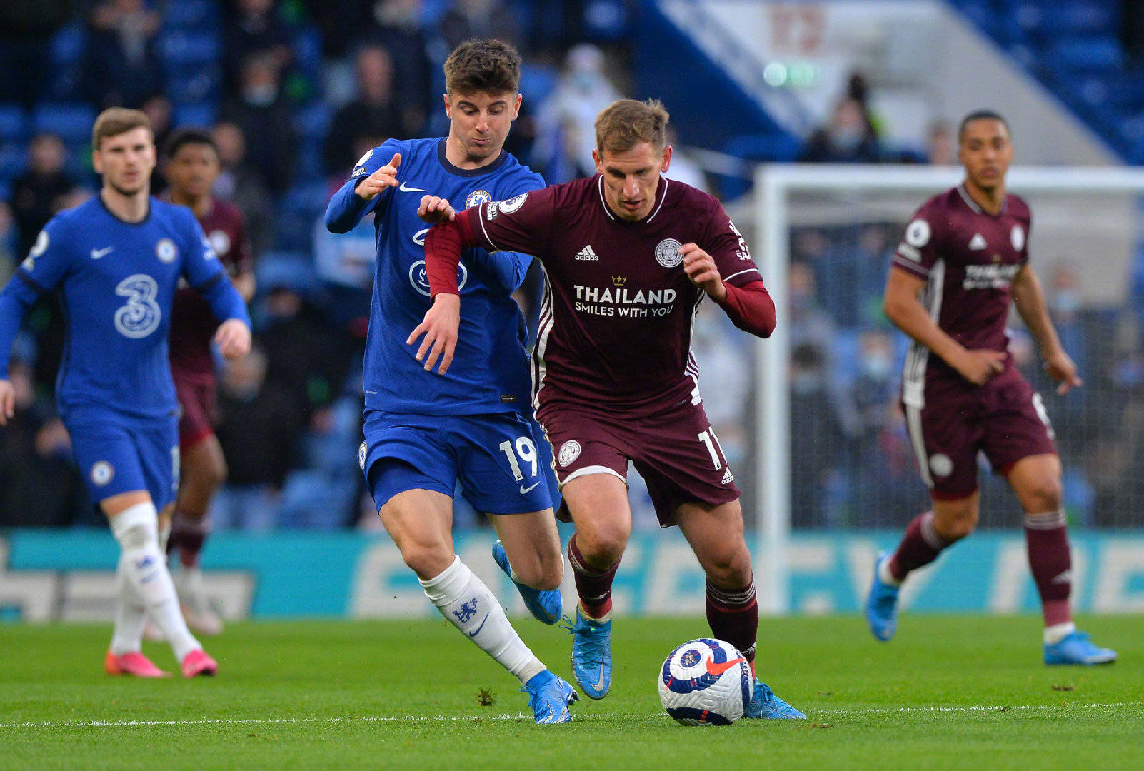 主力球员受 主力球员受