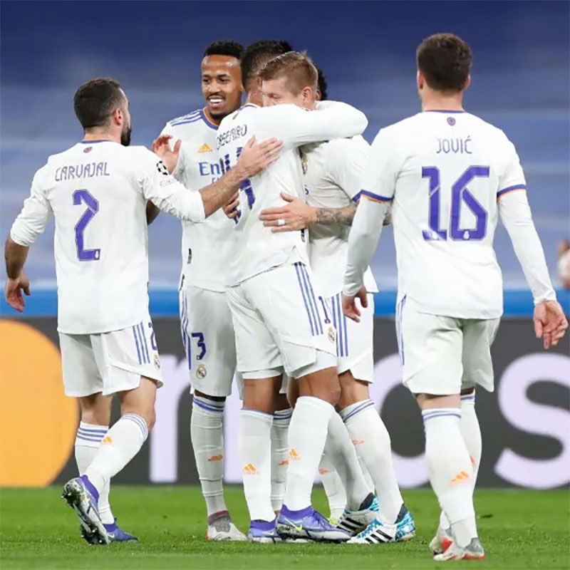 传球路线更 传球路线更