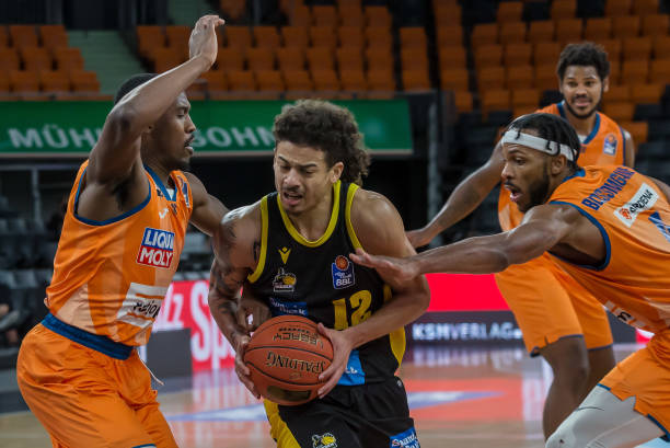 跑位创造空 跑位创造空